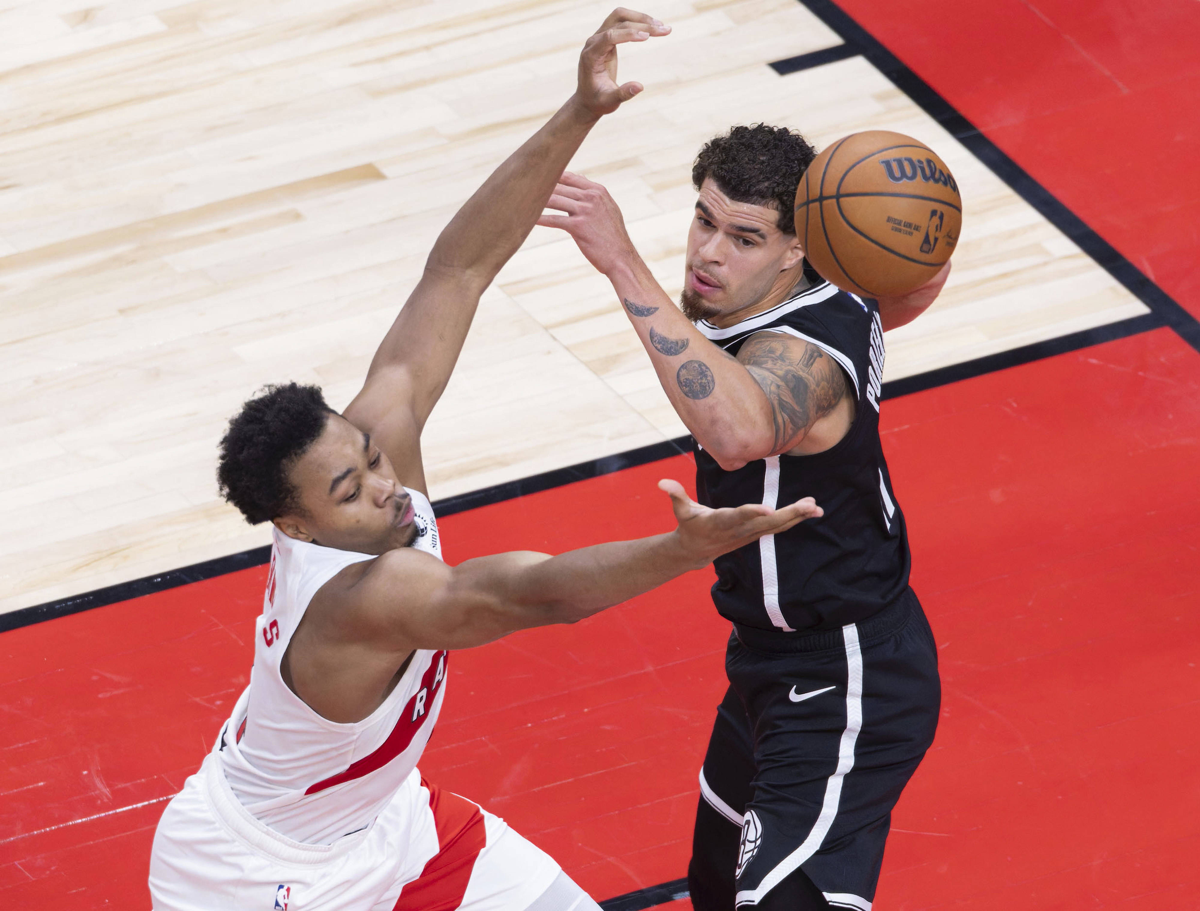 (体育)篮球——NBA季前赛:猛龙胜篮网