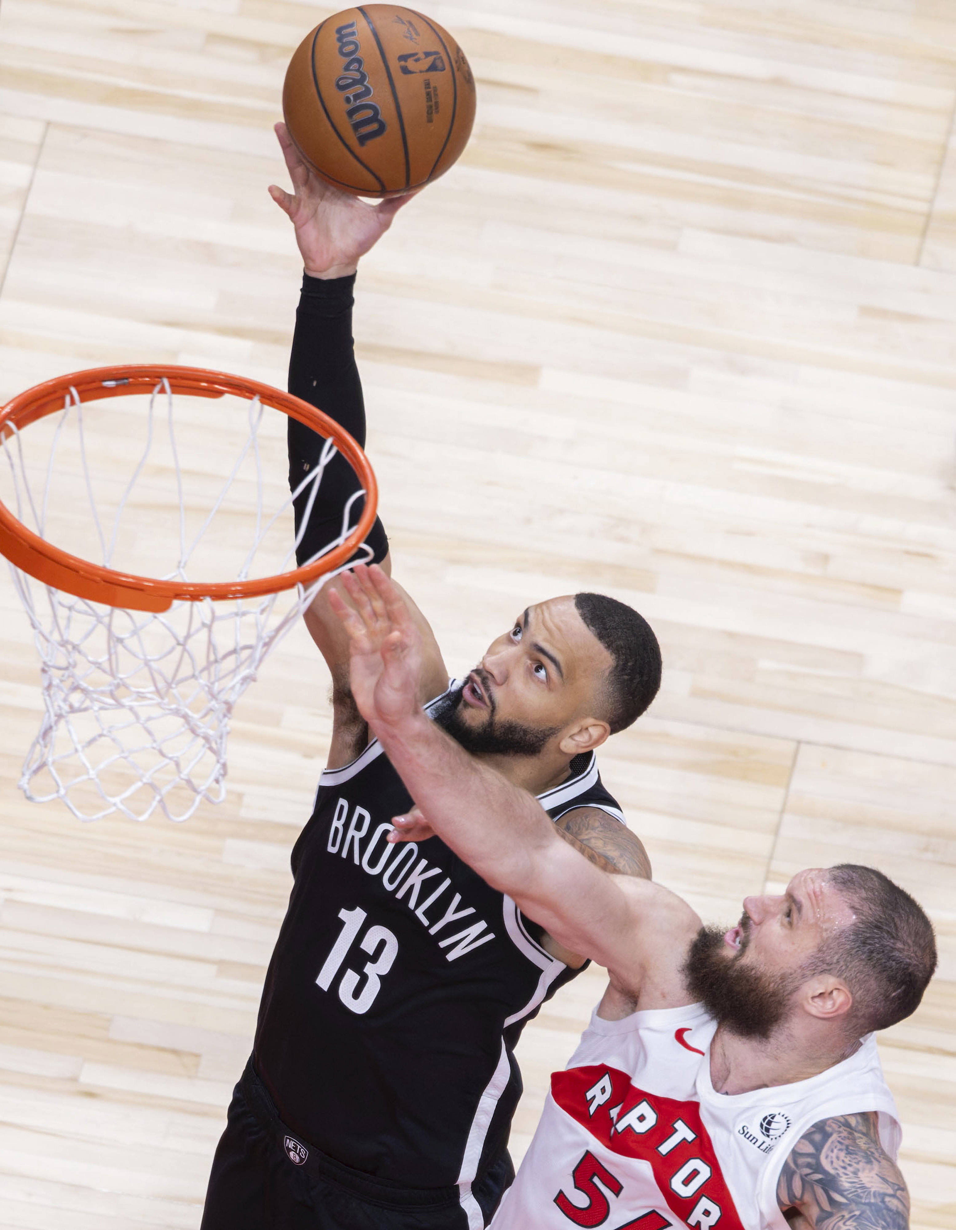 (体育)篮球——NBA季前赛:猛龙胜篮网