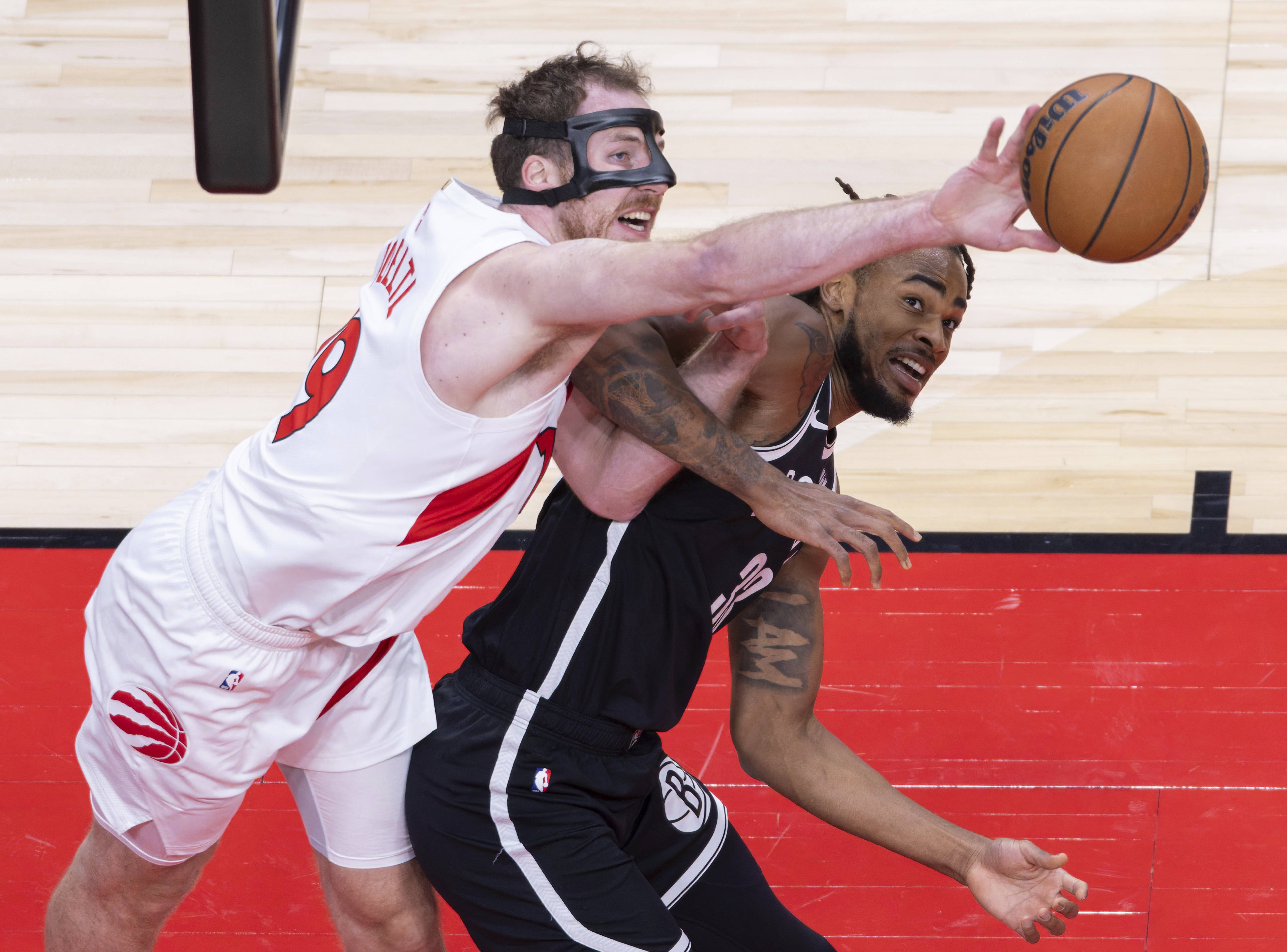 (体育)篮球——NBA季前赛:猛龙胜篮网