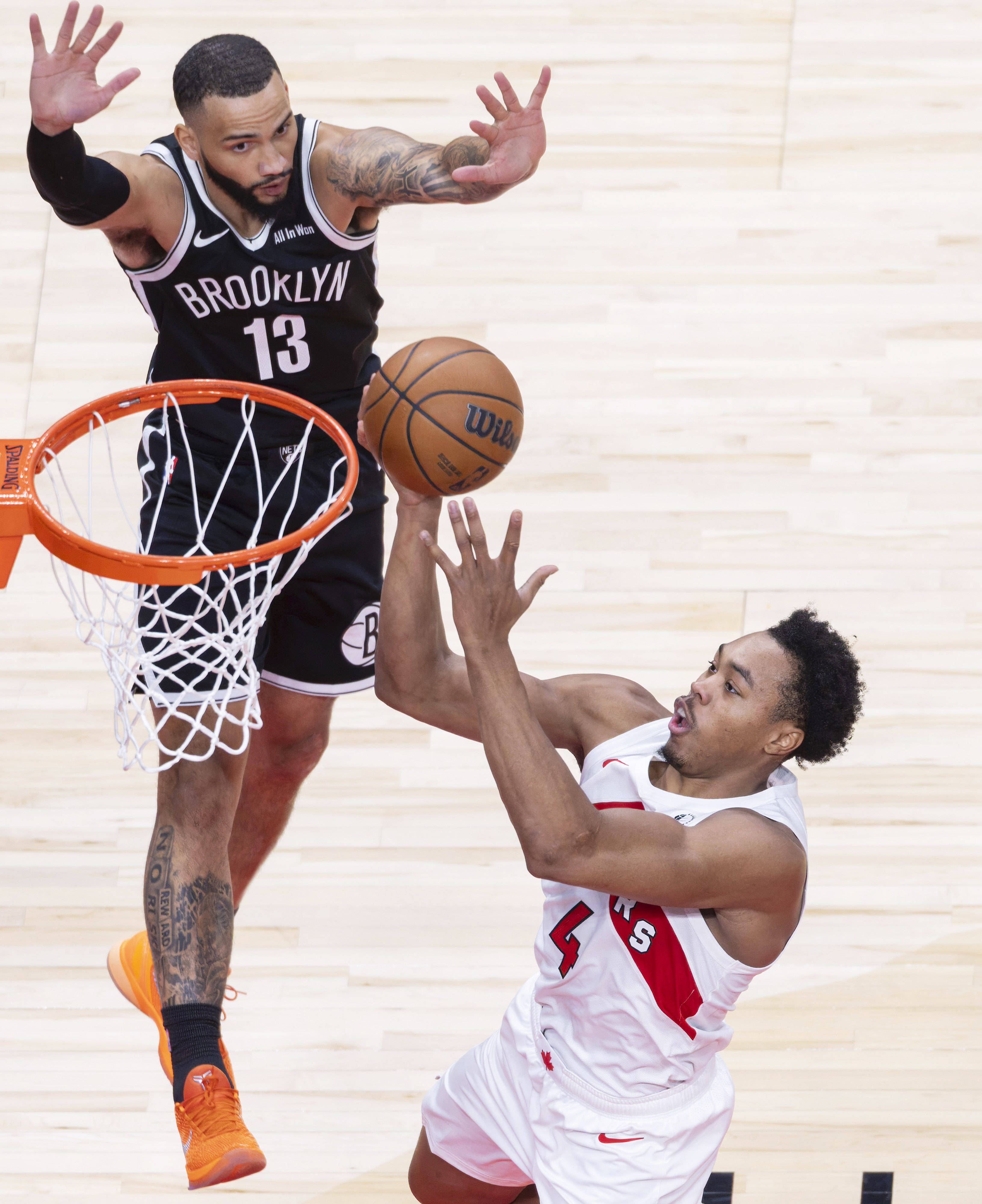 (体育)篮球——NBA季前赛:猛龙胜篮网