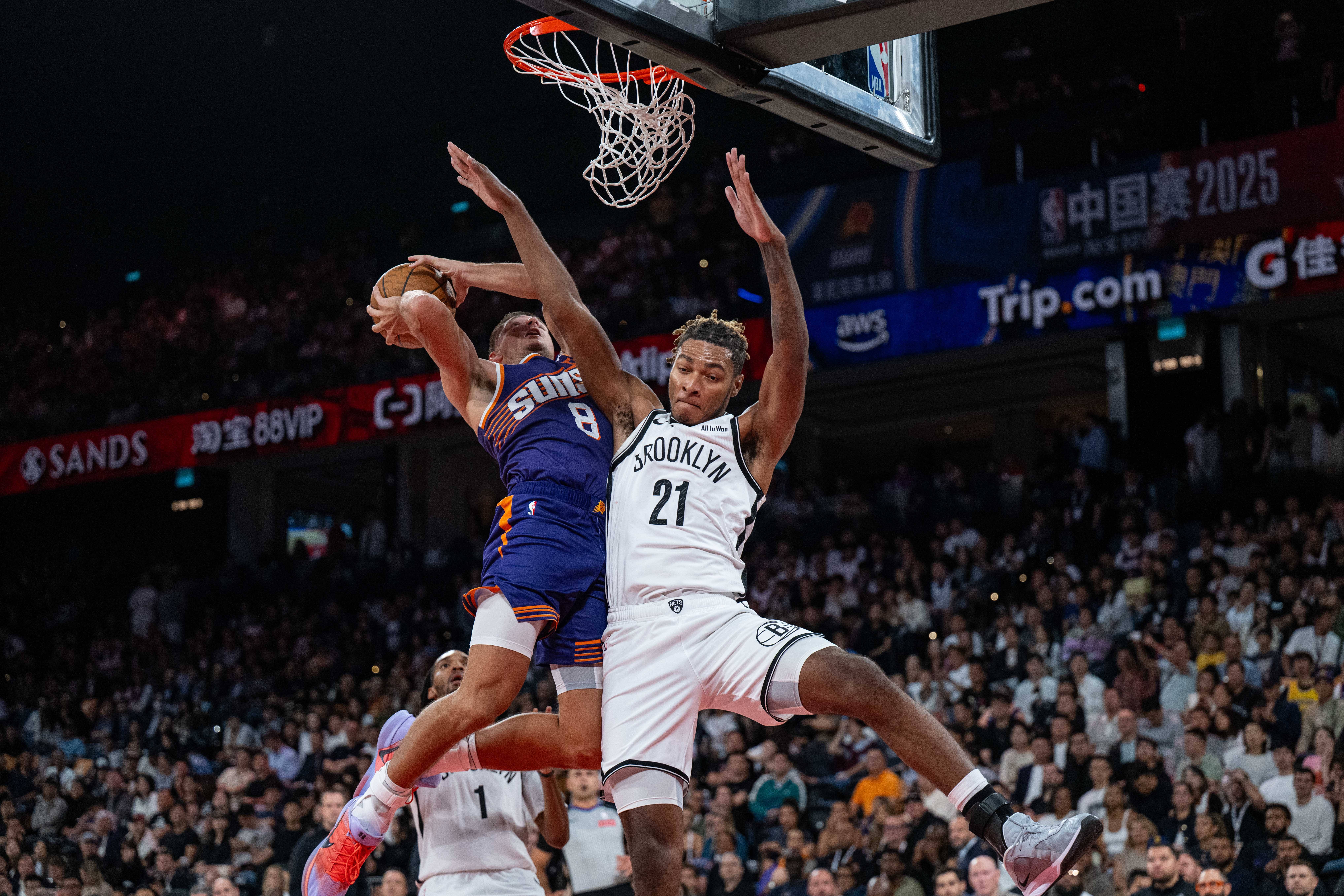 （体育）篮球——NBA季前赛：太阳胜篮网