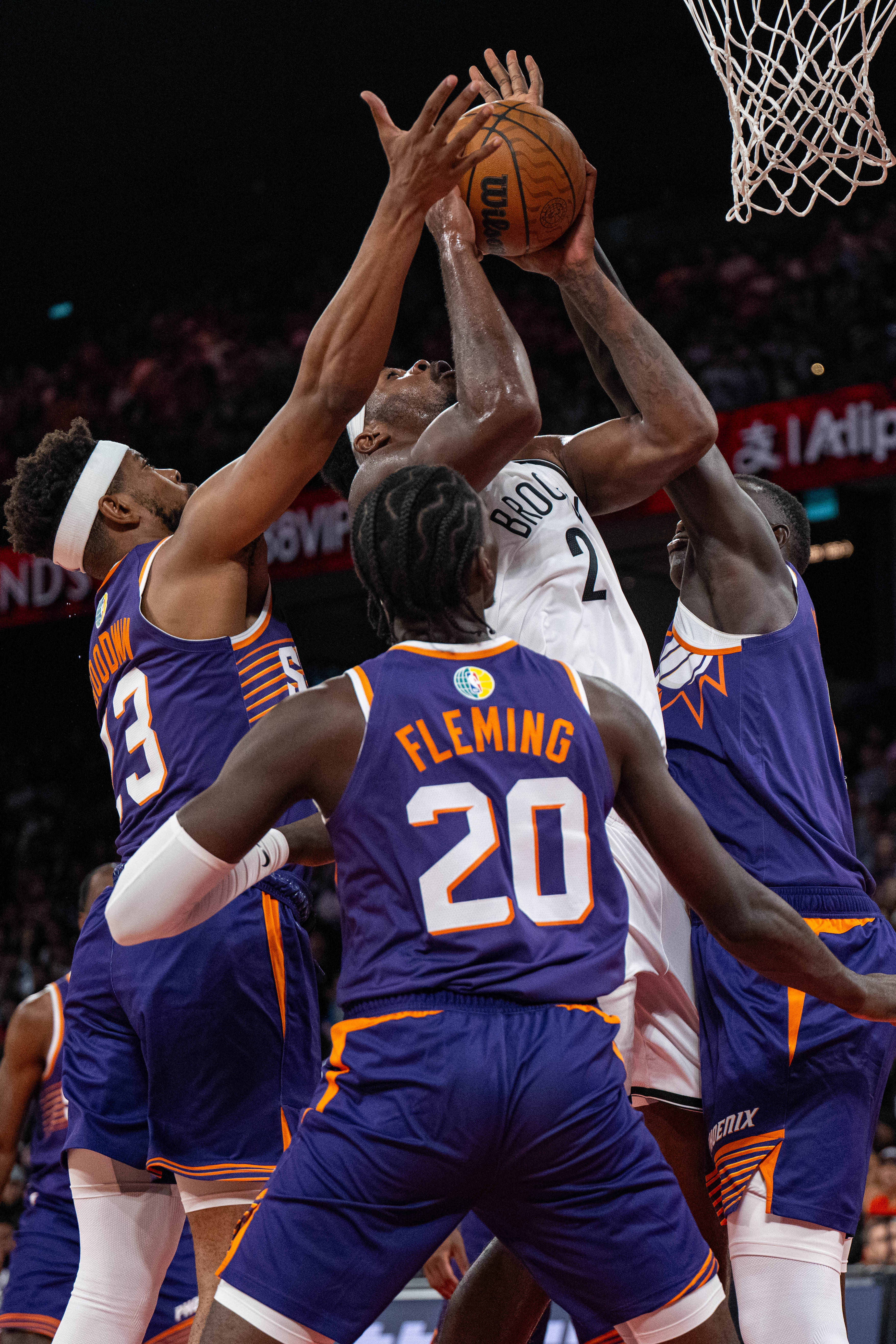 （体育）篮球——NBA季前赛：太阳胜篮网