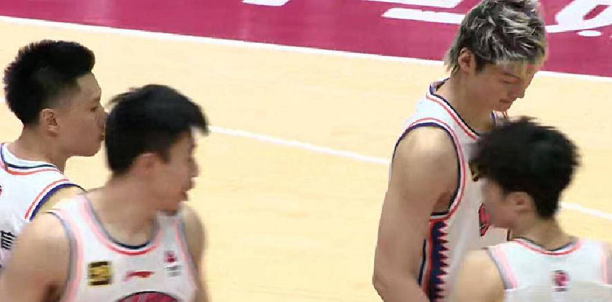 NBA盖帽王怀特塞德加盟上海队！球队阵容豪华