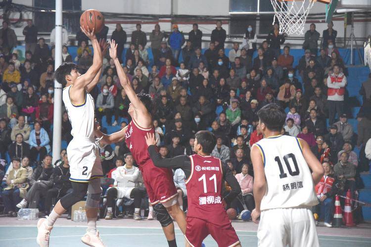 NBA季后赛冲刺阶段：伤病潮、新槼(guī)与黑(hēi)马球队如何影响最新战局？