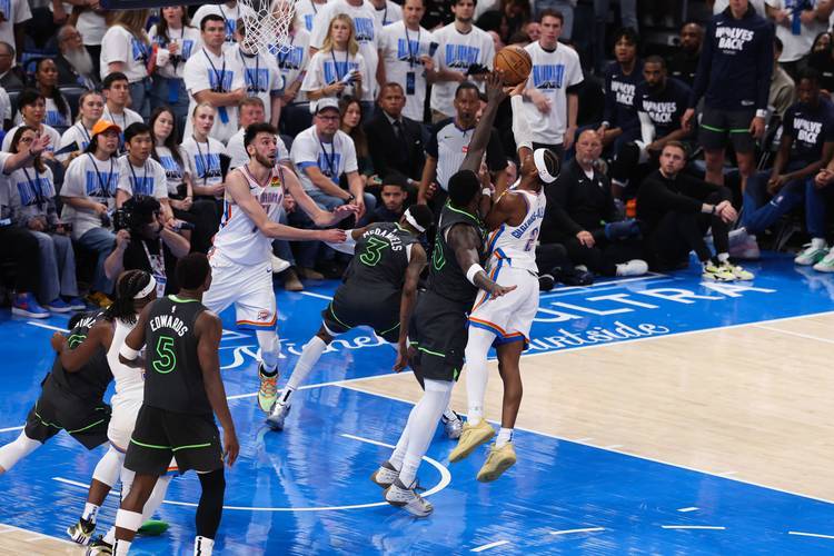 NBA季后赛冲刺阶段：伤病潮、新规与黑马球队如何影响最新战局？