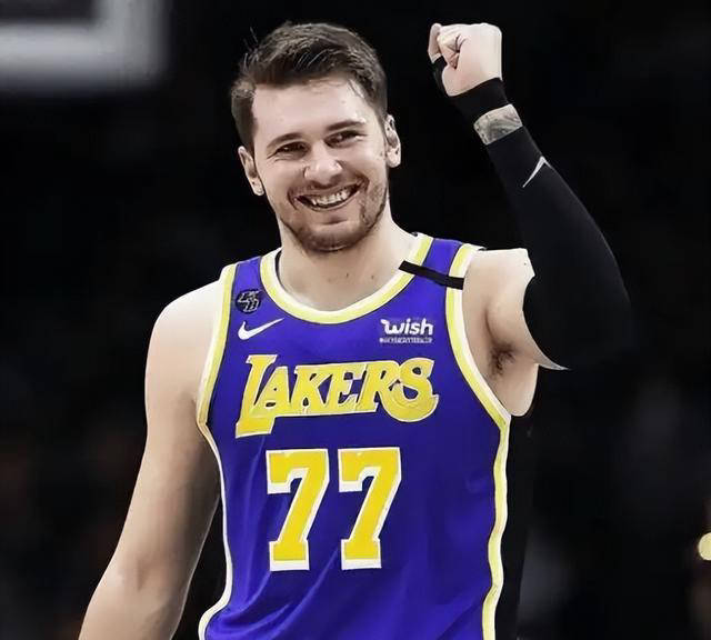 东契奇场均(jūn)35分9篮板9助攻15抢断，领跑(pǎo)NBA得分榜