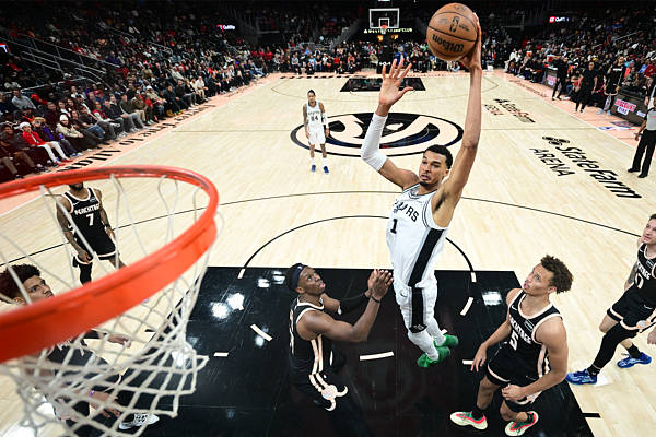 NBA l 文班亚马连续百场送出盖帽