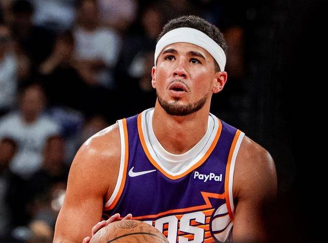 NBA中国赛-曾凡博未登场篮网罚球准绝杀险胜太阳 布克18+5+5