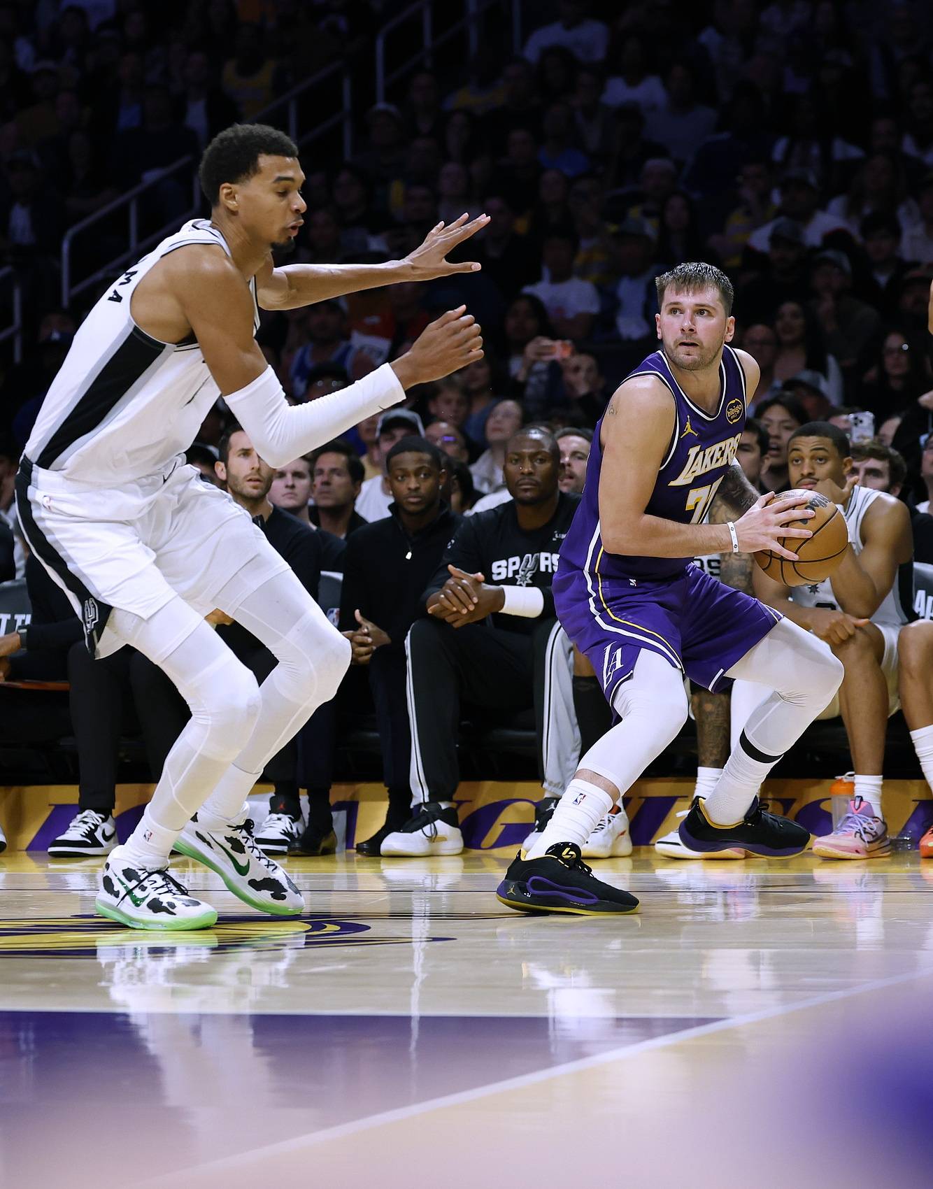 本赛季，NBA历史最强和最惨球队，分别是哪些球队？