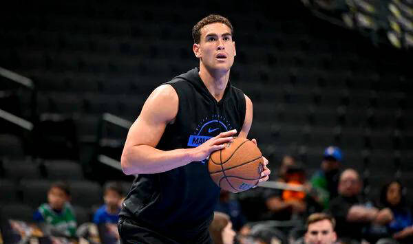 效力达拉斯超11年，跨越三代核心，独行侠老(lǎo)将鲍威尔赛季末宣布退役