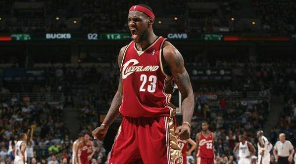 开始退役巡演？NBA官方为詹姆斯定制球衣，退役仪式倒计时